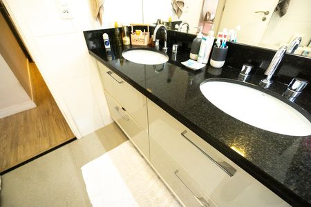 Apartamento à venda com 148m², 4 quartos e 3 vagas Apartamento à venda com 148m², 4 quartos e 3 vagasPia