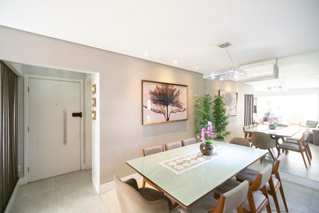 Apartamento à venda com 148m², 4 quartos e 3 vagas Apartamento à venda com 148m², 4 quartos e 3 vagasSala de jantar