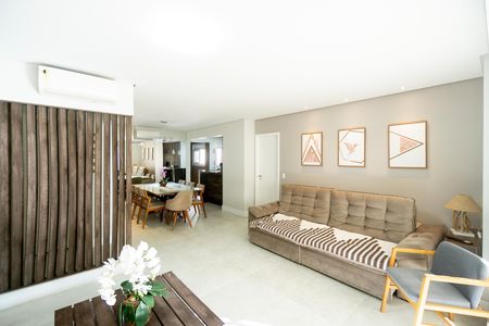 Apartamento à venda com 148m², 4 quartos e 3 vagas Apartamento à venda com 148m², 4 quartos e 3 vagasSala de estar