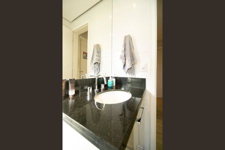 Apartamento à venda com 148m², 4 quartos e 3 vagas Apartamento à venda com 148m², 4 quartos e 3 vagasBanheiro social