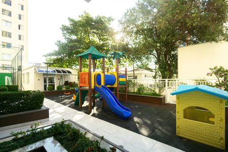 Apartamento à venda com 148m², 4 quartos e 3 vagas Apartamento à venda com 148m², 4 quartos e 3 vagasPlayground