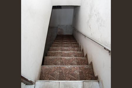 Casa para alugar com 80m², 3 quartos e 2 vagasEscada