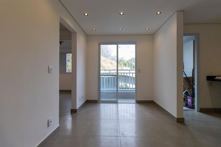 Sala de apartamento para alugar com 2 quartos, 50m² em Jardim Pioneira, Cotia