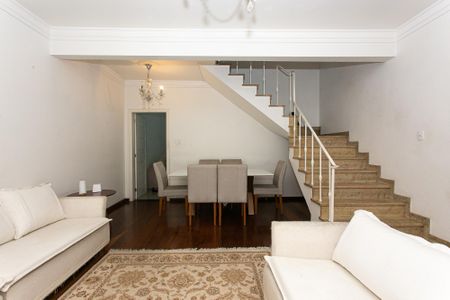 Casa para alugar com 150m², 3 quartos e 2 vagasSala