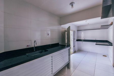 Casa para alugar com 200m², 2 quartos e 8 vagasCozinha 
