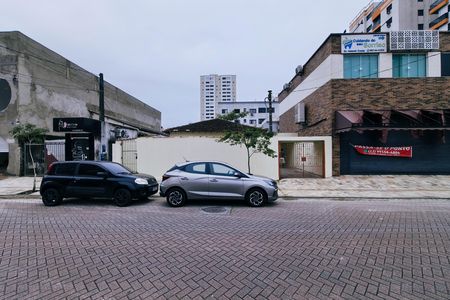 Casa para alugar com 200m², 2 quartos e 8 vagasFachada
