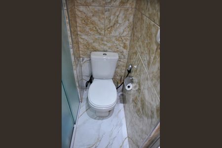 Apartamento à venda com 56m², 2 quartos e 1 vaga Apartamento à venda com 56m², 2 quartos e 1 vagaDetalhe - Banheiro Social