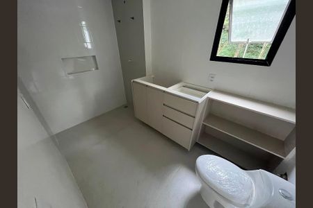 Apartamento à venda com 100m², 2 quartos e 2 vagas Apartamento à venda com 100m², 2 quartos e 2 vagasBanheiro da Suíte