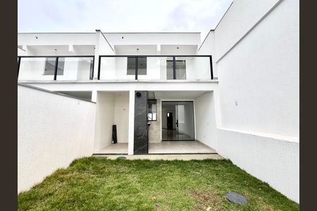 Quintal de casa à venda com 3 quartos, 160m² em Santa Branca, Belo Horizonte