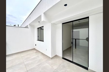 Varanda de casa à venda com 3 quartos, 160m² em Santa Branca, Belo Horizonte
