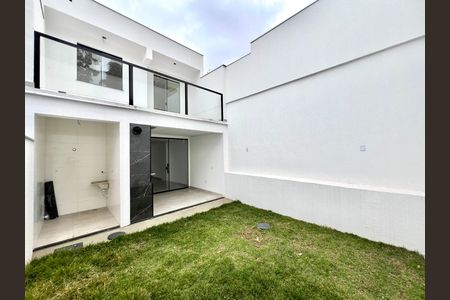Quintal de casa à venda com 3 quartos, 160m² em Santa Branca, Belo Horizonte