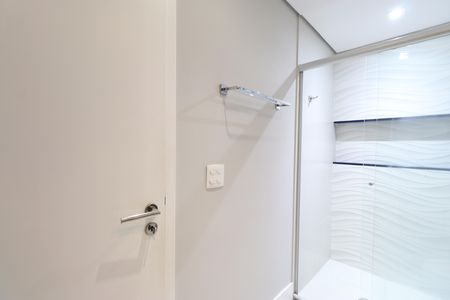 Banheiro de apartamento para alugar com 1 quarto, 50m² em Parque Industrial Tomas Edson, São Paulo
