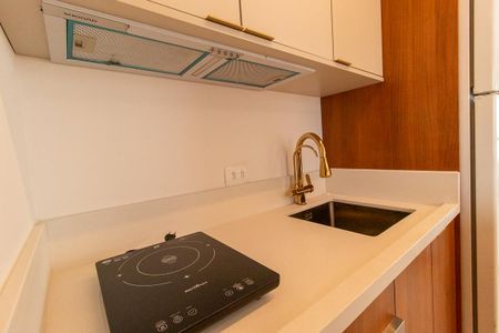Cozinha - Armários de kitnet/studio para alugar com 1 quarto, 23m² em Novo Mundo, Curitiba
