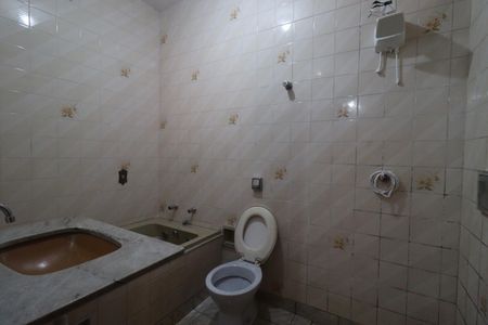Casa para alugar com 250m², 4 quartos e 3 vagas Casa para alugar com 250m², 4 quartos e 3 vagasBanheiro da Suíte