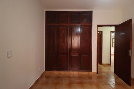 Casa para alugar com 250m², 4 quartos e 3 vagas Casa para alugar com 250m², 4 quartos e 3 vagasSuíte