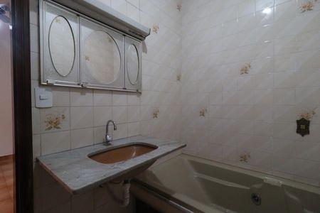 Casa para alugar com 250m², 4 quartos e 3 vagas Casa para alugar com 250m², 4 quartos e 3 vagasBanheiro da Suíte