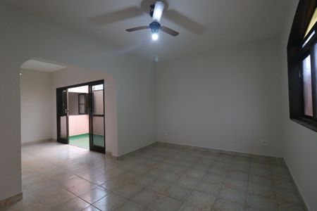 Casa para alugar com 250m², 4 quartos e 3 vagas Casa para alugar com 250m², 4 quartos e 3 vagasSala