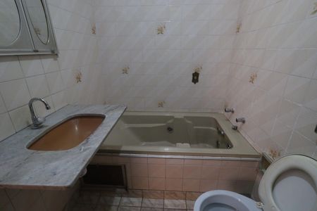Casa para alugar com 250m², 4 quartos e 3 vagas Casa para alugar com 250m², 4 quartos e 3 vagasBanheiro da Suíte