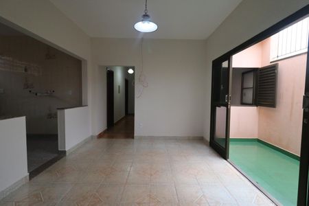 Casa para alugar com 250m², 4 quartos e 3 vagas Casa para alugar com 250m², 4 quartos e 3 vagasSala