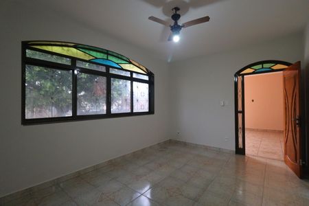 Casa para alugar com 250m², 4 quartos e 3 vagas Casa para alugar com 250m², 4 quartos e 3 vagasSala