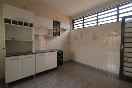 Casa para alugar com 250m², 4 quartos e 3 vagas Casa para alugar com 250m², 4 quartos e 3 vagasCozinha