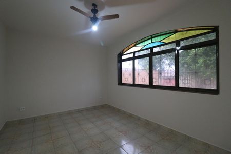 Casa para alugar com 250m², 4 quartos e 3 vagas Casa para alugar com 250m², 4 quartos e 3 vagasSala