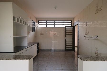 Casa para alugar com 250m², 4 quartos e 3 vagas Casa para alugar com 250m², 4 quartos e 3 vagasCozinha