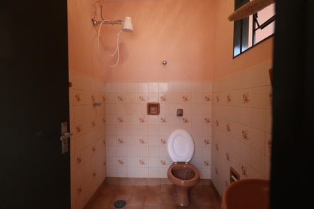 Casa para alugar com 250m², 4 quartos e 3 vagas Casa para alugar com 250m², 4 quartos e 3 vagasBanheiro de serviço