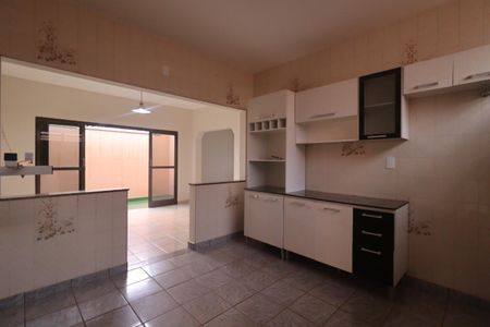 Casa para alugar com 250m², 4 quartos e 3 vagas Casa para alugar com 250m², 4 quartos e 3 vagasCozinha