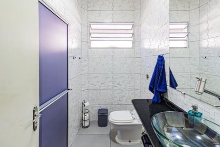 Casa para alugar com 130m², 2 quartos e 1 vaga Casa para alugar com 130m², 2 quartos e 1 vagaBanheiro Corredor
