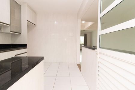 Casa à venda com 160m², 3 quartos e 2 vagas Casa à venda com 160m², 3 quartos e 2 vagasCozinha - Armários