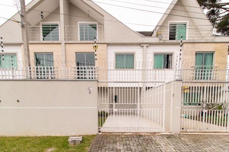 Casa à venda com 160m², 3 quartos e 2 vagas Casa à venda com 160m², 3 quartos e 2 vagasFachada