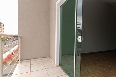 Casa à venda com 160m², 3 quartos e 2 vagas Casa à venda com 160m², 3 quartos e 2 vagasSacada