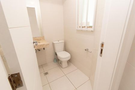 Casa à venda com 160m², 3 quartos e 2 vagas Casa à venda com 160m², 3 quartos e 2 vagasLavabo