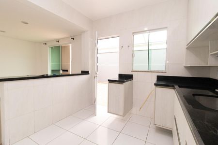 Casa à venda com 160m², 3 quartos e 2 vagas Casa à venda com 160m², 3 quartos e 2 vagasCozinha - Armários