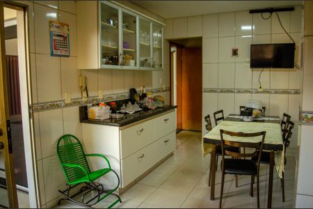 Casa à venda com 330m², 3 quartos e 5 vagas