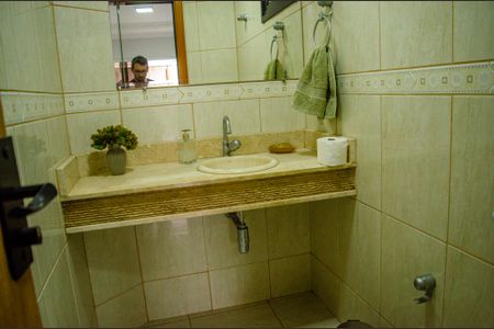 Casa à venda com 3 quartos, 330m² em Vila Santa Helena, Goiânia