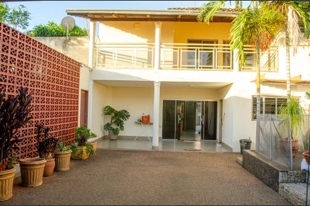 Casa à venda com 330m², 3 quartos e 5 vagas