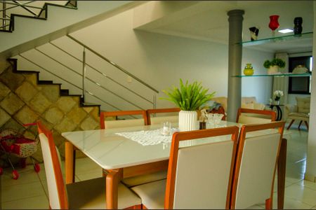 Casa à venda com 3 quartos, 330m² em Vila Santa Helena, Goiânia
