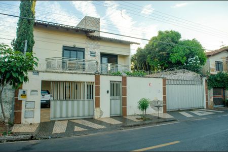 Casa à venda com 330m², 3 quartos e 5 vagas