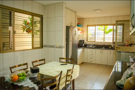 Casa à venda com 330m², 3 quartos e 5 vagas