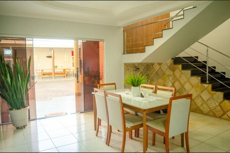 Casa à venda com 3 quartos, 330m² em Vila Santa Helena, Goiânia