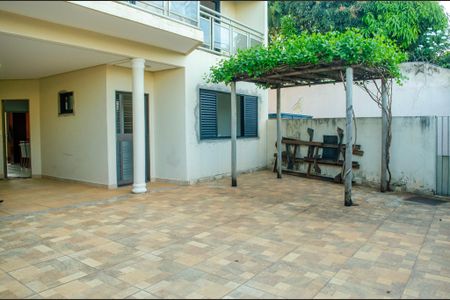 Casa à venda com 330m², 3 quartos e 5 vagas