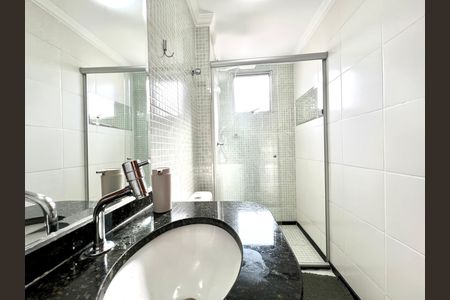 Apartamento à venda com 75m², 2 quartos e 1 vaga Apartamento à venda com 75m², 2 quartos e 1 vagaBanheiro Social