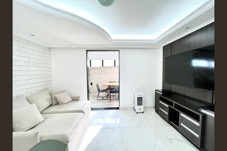 Apartamento à venda com 75m², 2 quartos e 1 vaga Apartamento à venda com 75m², 2 quartos e 1 vagaSala