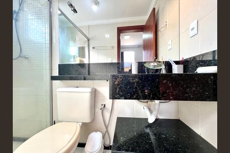 Apartamento à venda com 75m², 2 quartos e 1 vaga Apartamento à venda com 75m², 2 quartos e 1 vagaBanheiro da Suíte
