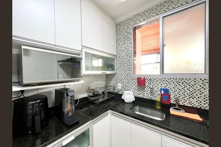 Apartamento à venda com 75m², 2 quartos e 1 vaga Apartamento à venda com 75m², 2 quartos e 1 vagaCozinha