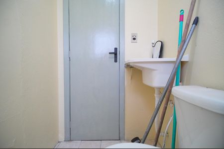 Banheiro de kitnet/studio para alugar com 1 quarto, 35m² em Nova Sapucaia, Sapucaia do Sul