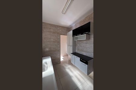 Cozinha de apartamento para alugar com 2 quartos, 56m² em Ana Lúcia, Belo Horizonte