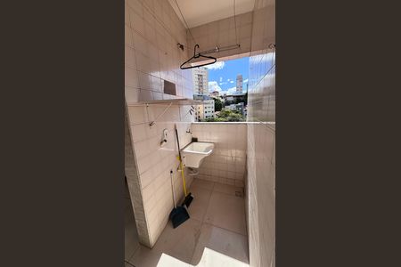 Área de serviço de apartamento para alugar com 2 quartos, 56m² em Ana Lúcia, Belo Horizonte